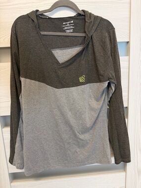 Jed North Men's Two-Tone Hooded V-Neck Long Sleeve Top - Charcoal & Light Gray